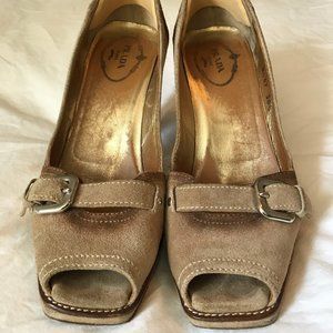 Prada beige suede peep-toe pump with buckle
